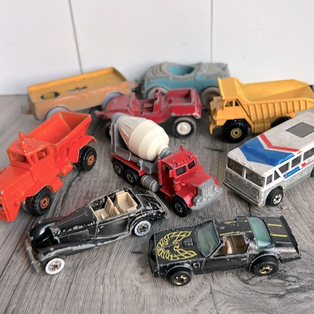 Vintage Diecast cars Metal Tootsietoy Chicago Greyhound Bus Hot Wheels Dump